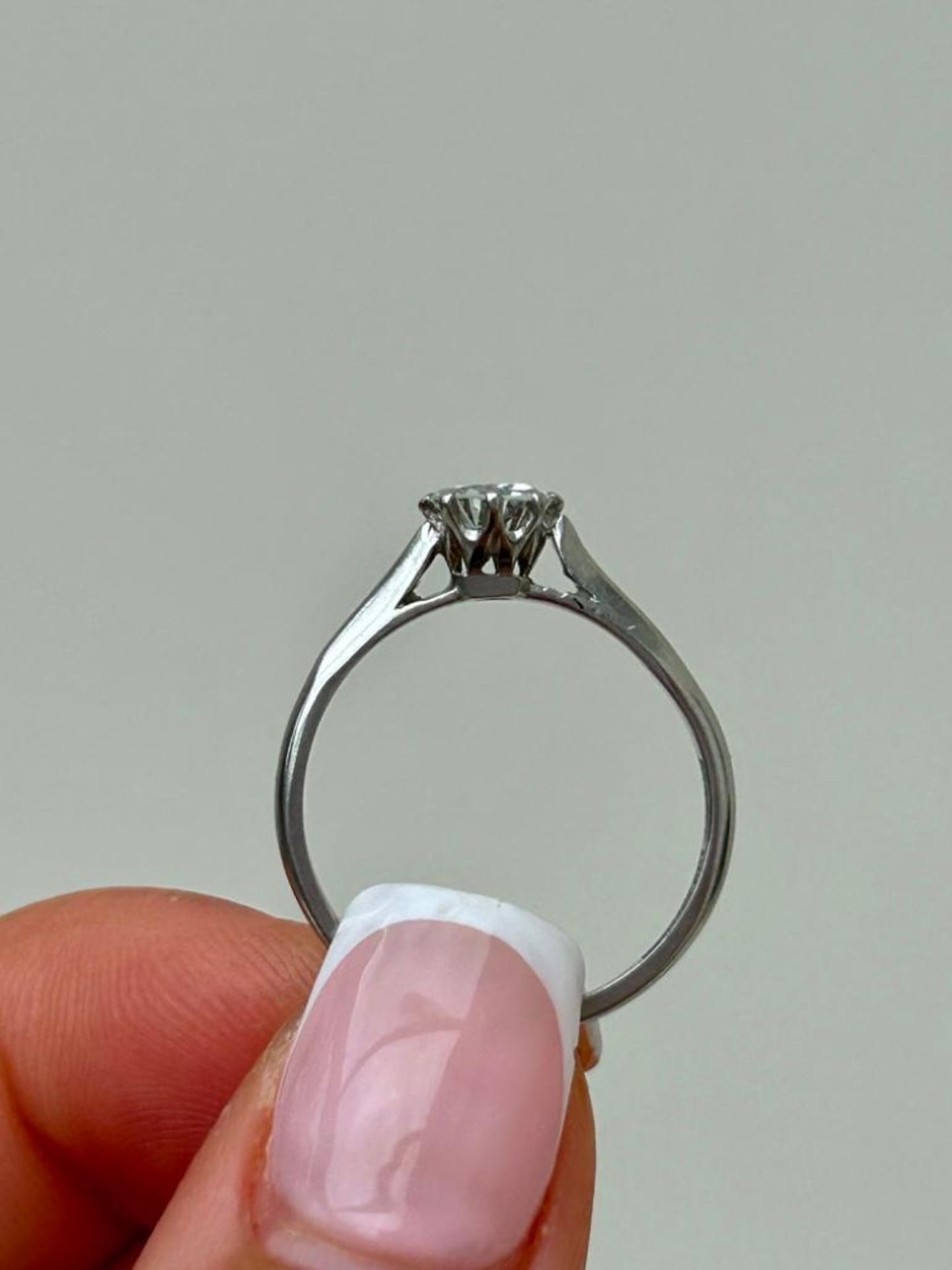 Bright .50pt Diamond Solitaire Ring in Platinum - Image 3 of 7