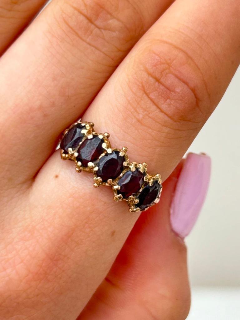 Chunky 9ct Gold Garnet 5 Stone Ring - Image 3 of 10