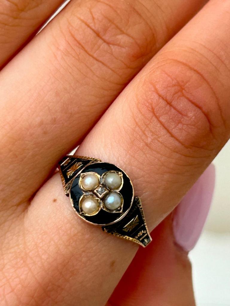 Antique 18ct Yellow Gold Black Enamel Mourning Ring with Pearl Diamond Flower Locket Back - Image 4 of 9