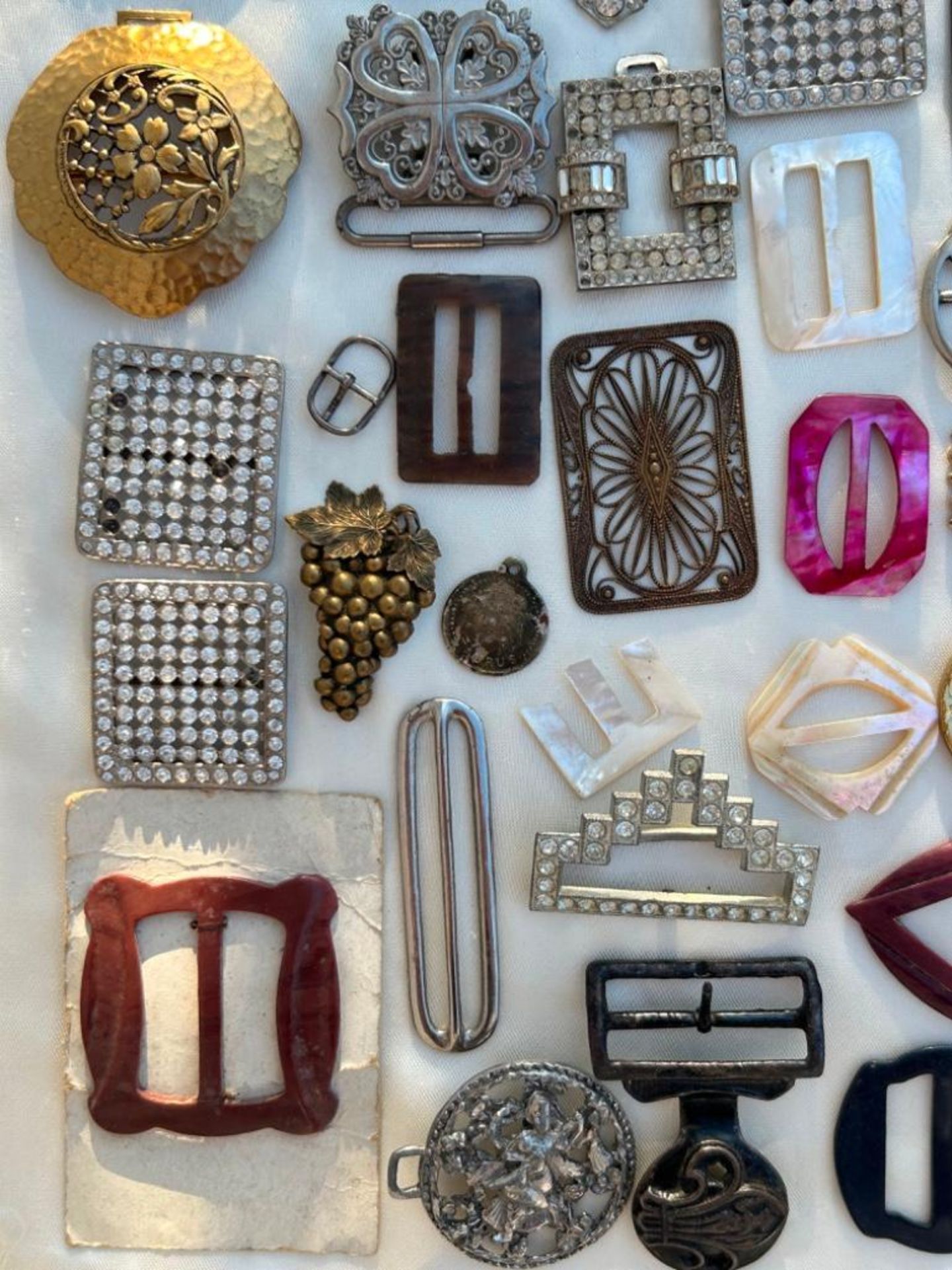 Antique & Vintage Large Mixed Jewellery Lot - Image 6 of 8