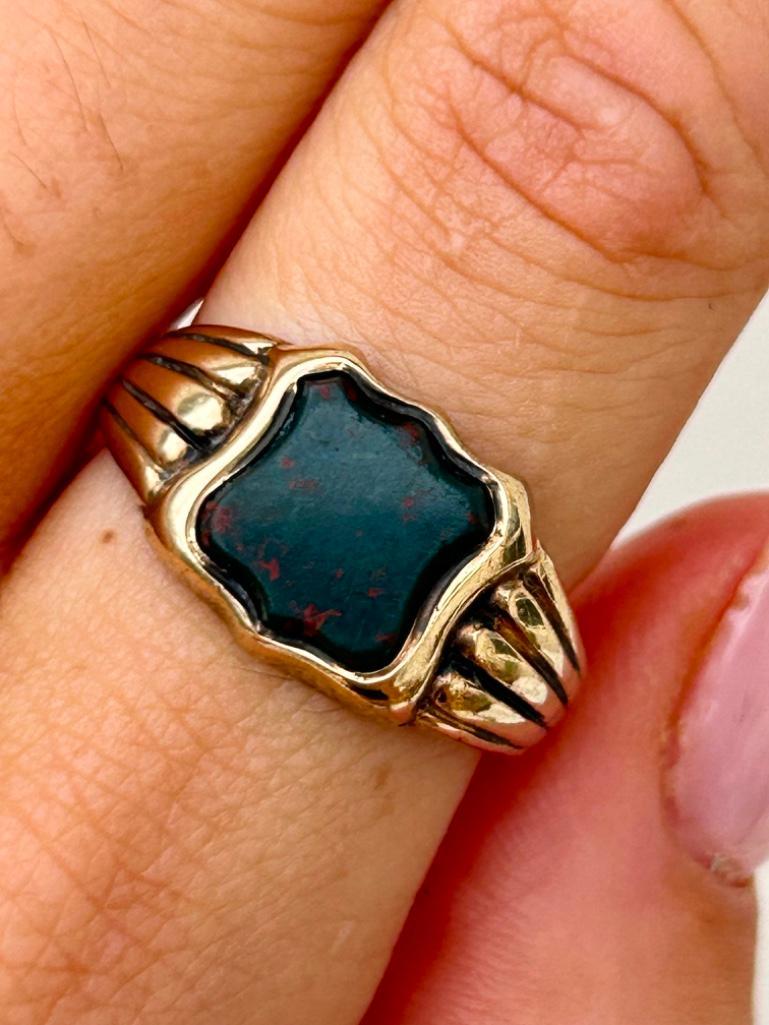 Chunky 9ct Gold Bloodstone Signet Ring - Image 2 of 6