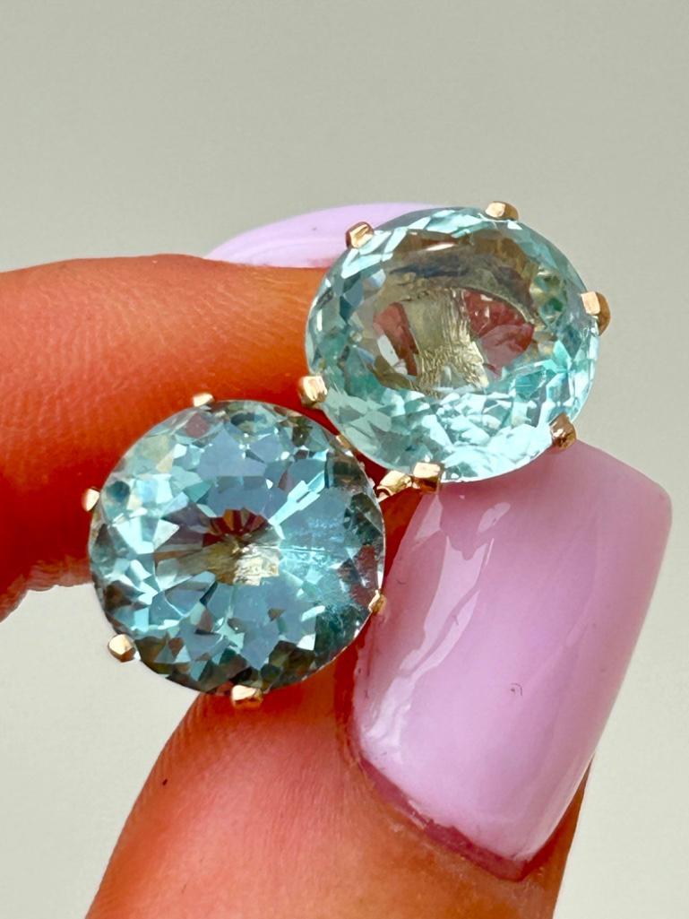 Huge 18ct Yellow Gold Aquamarine Stud Earrings - Image 2 of 7