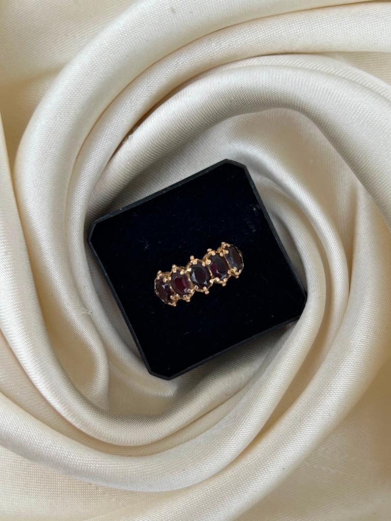 Chunky 9ct Gold Garnet 5 Stone Ring - Image 6 of 10
