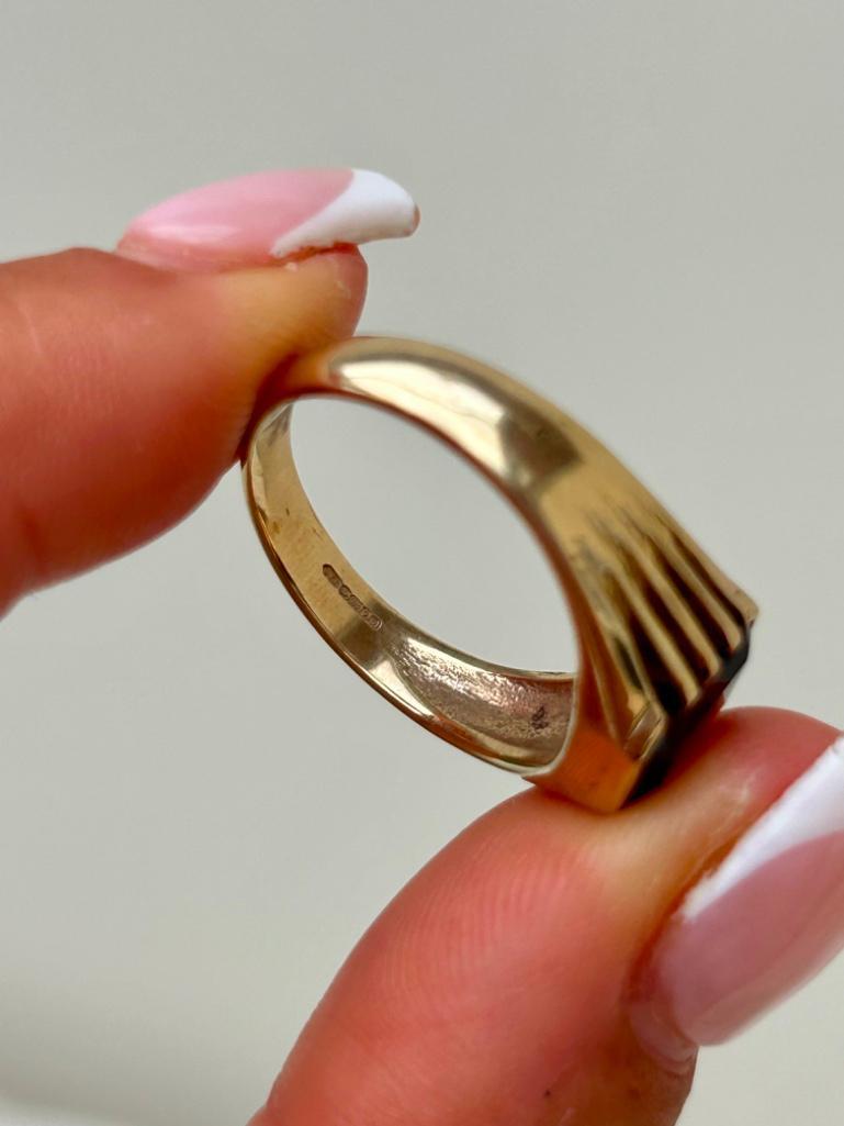 Chunky 9ct Yellow Gold Garnet Signet Ring - Image 6 of 6