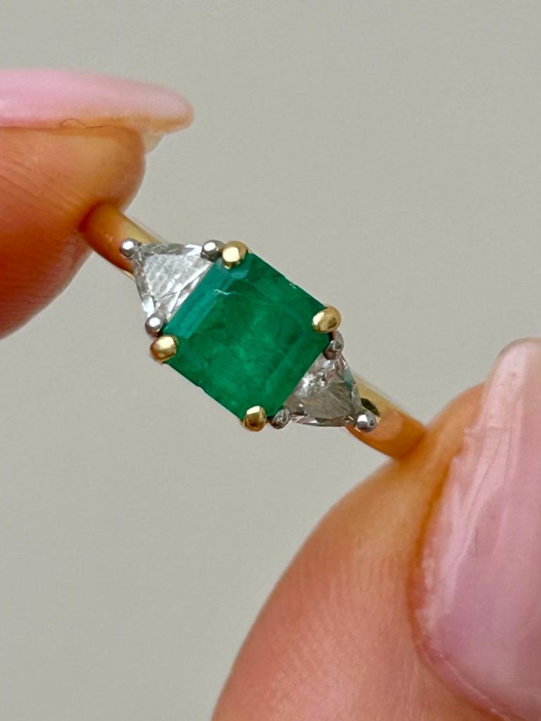 Vintage 18ct Yellow Gold Emerald and Diamond Ring