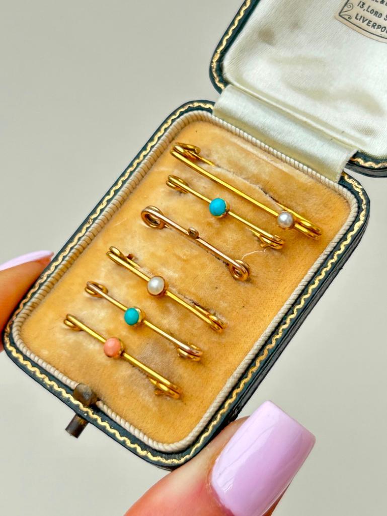 Sweet Antique Boxed Gold Stone Set Boodles and Dunthrope Safety Pin Brooches - Image 4 of 5