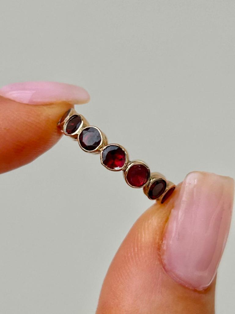 Antique Georgian Era Garnet Full Eternity Band Hoop Ring in Gold - Image 7 of 7