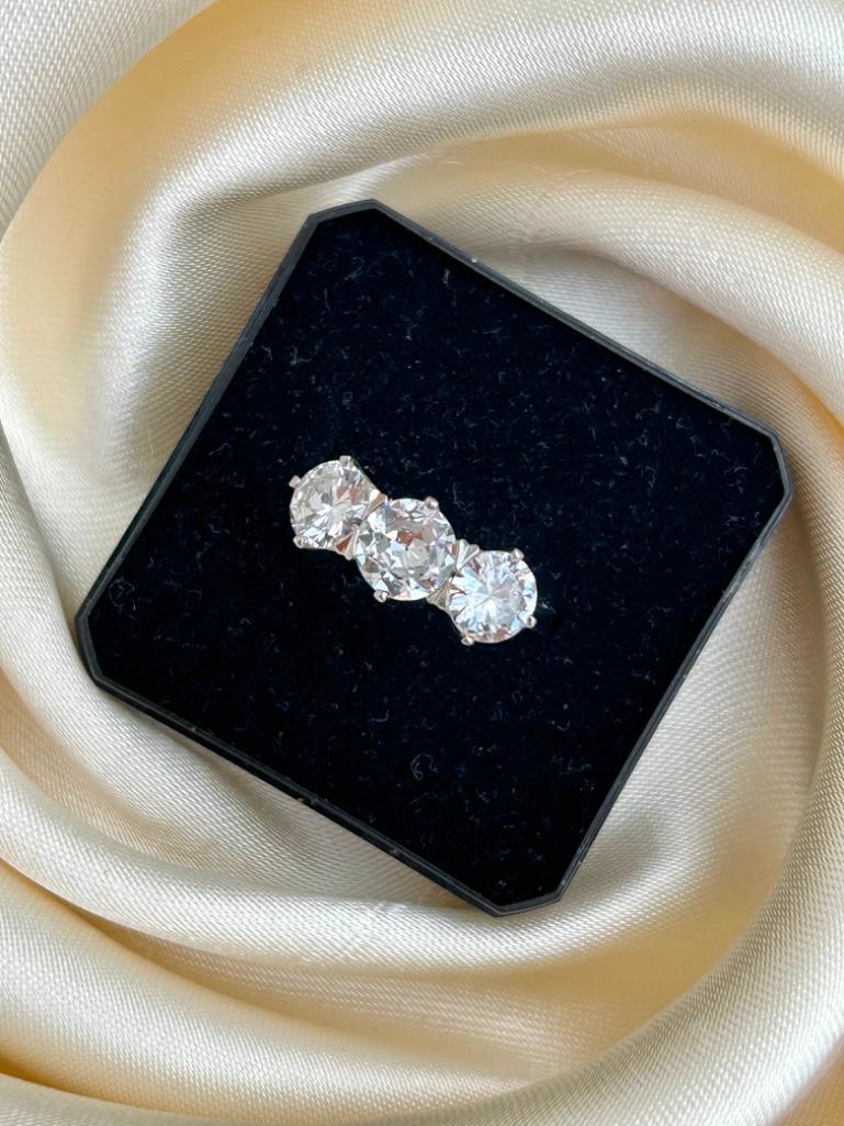3.5 Carat Diamond 3 Stone Ring in Platinum - Image 3 of 6