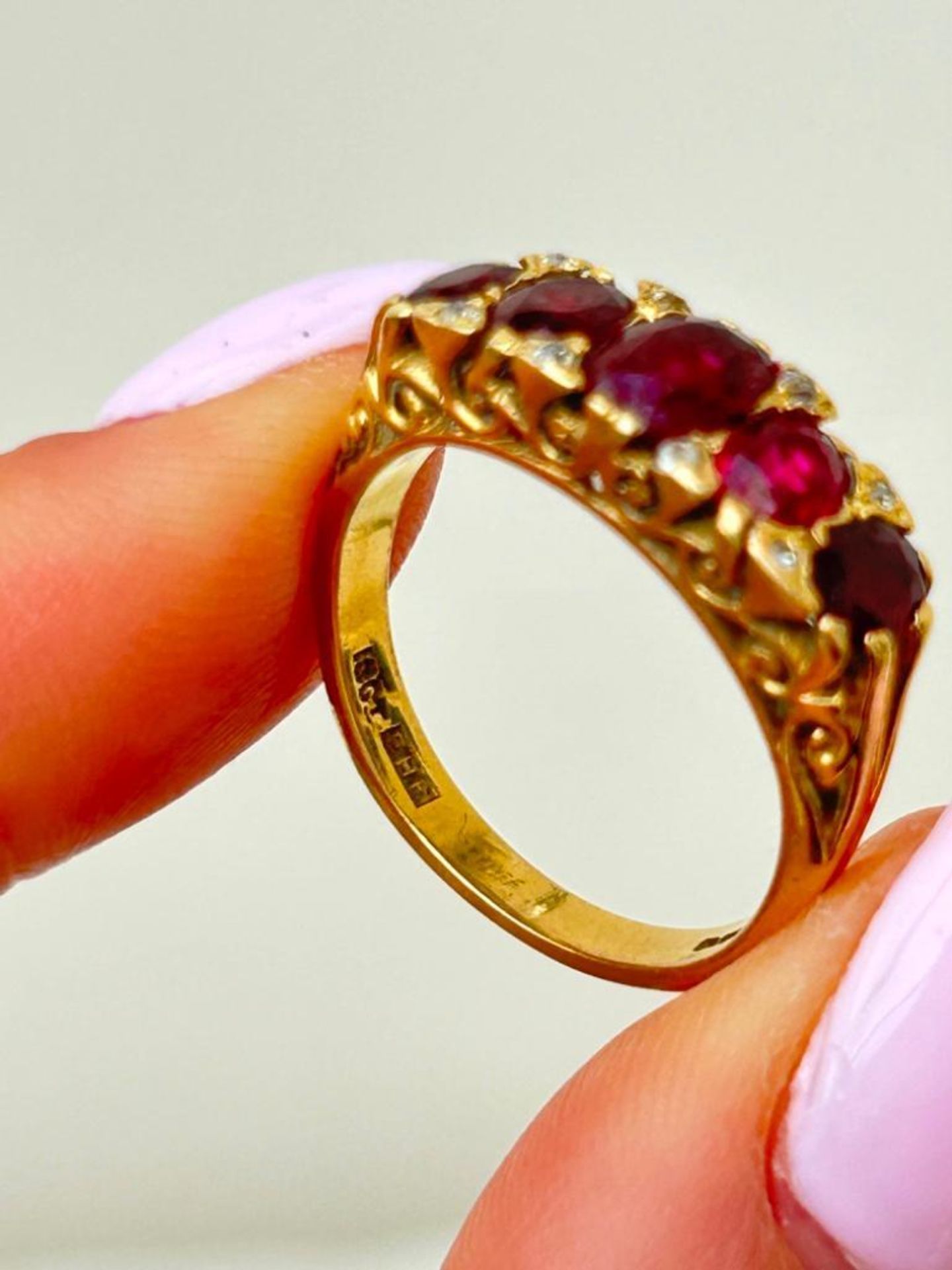 Chunky 18ct Yellow Gold Ruby and Diamond 5 Stone Ring - Image 8 of 9