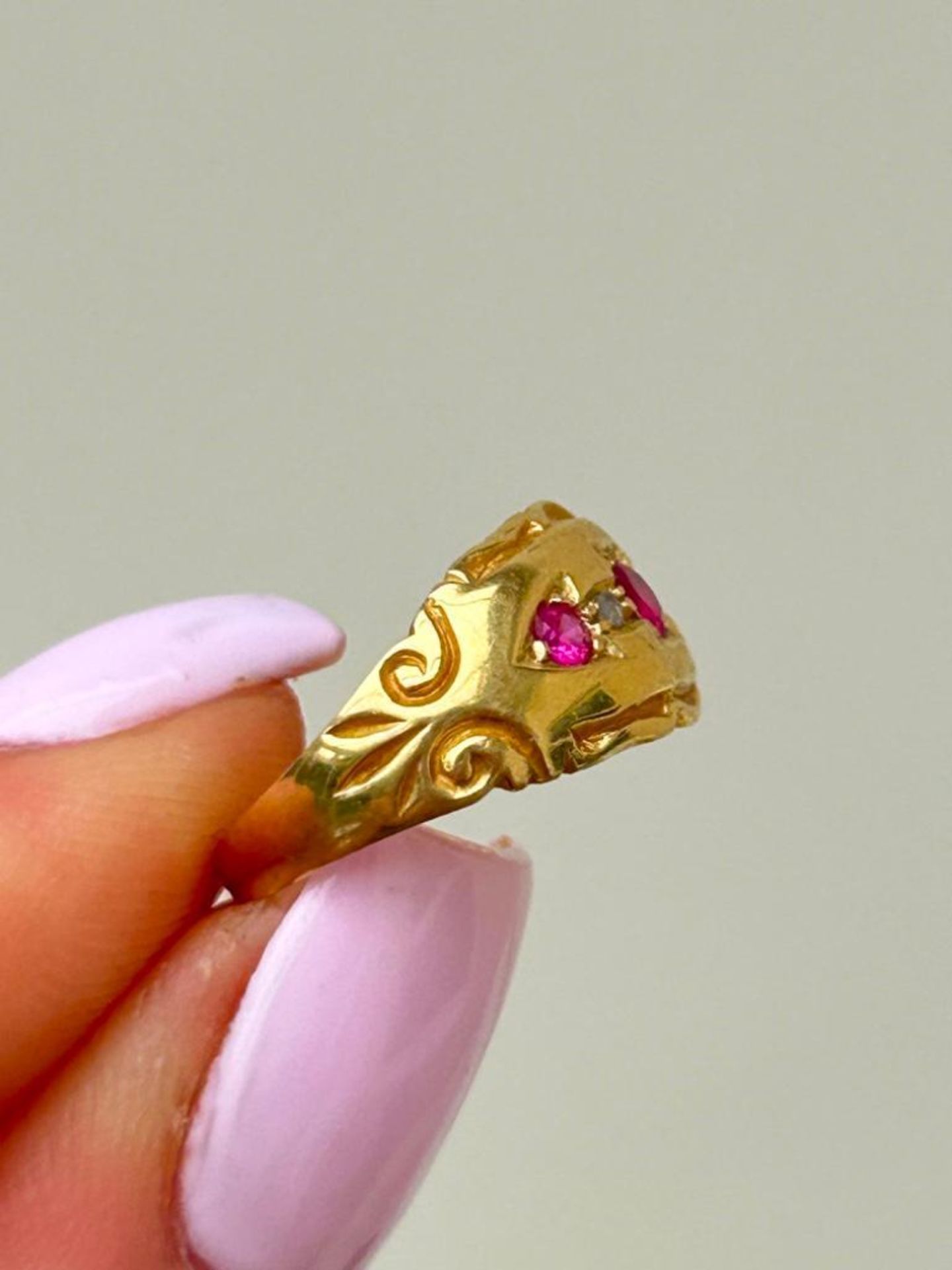 Amazing 18ct Yellow Gold Ruby and Diamond Ring - Image 6 of 8