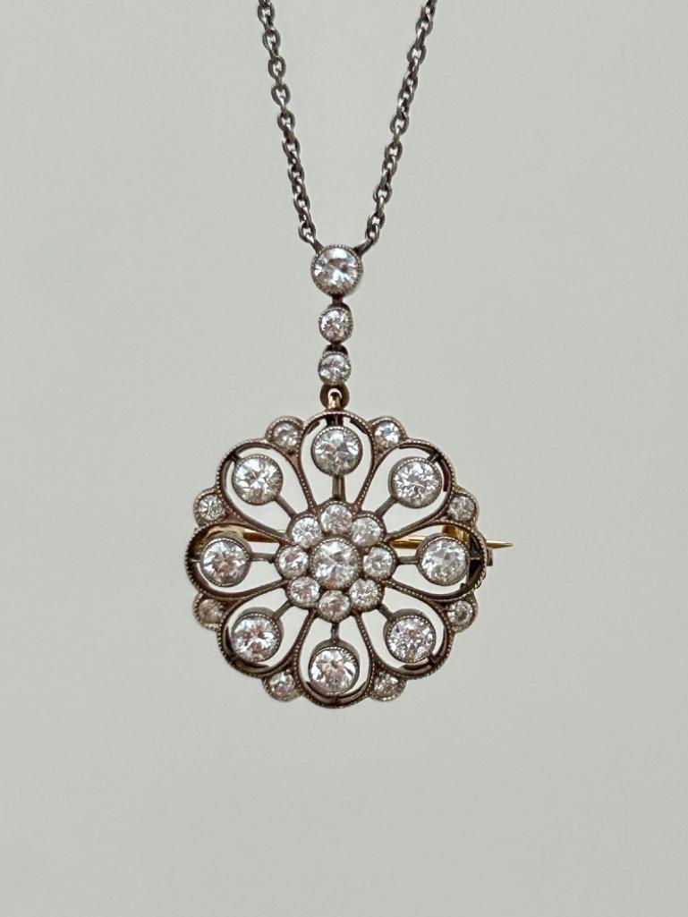 Outstanding 18ct White Gold and Platinum Diamond Flower Pendant on Chain in Blue Velvet Box - Image 2 of 7
