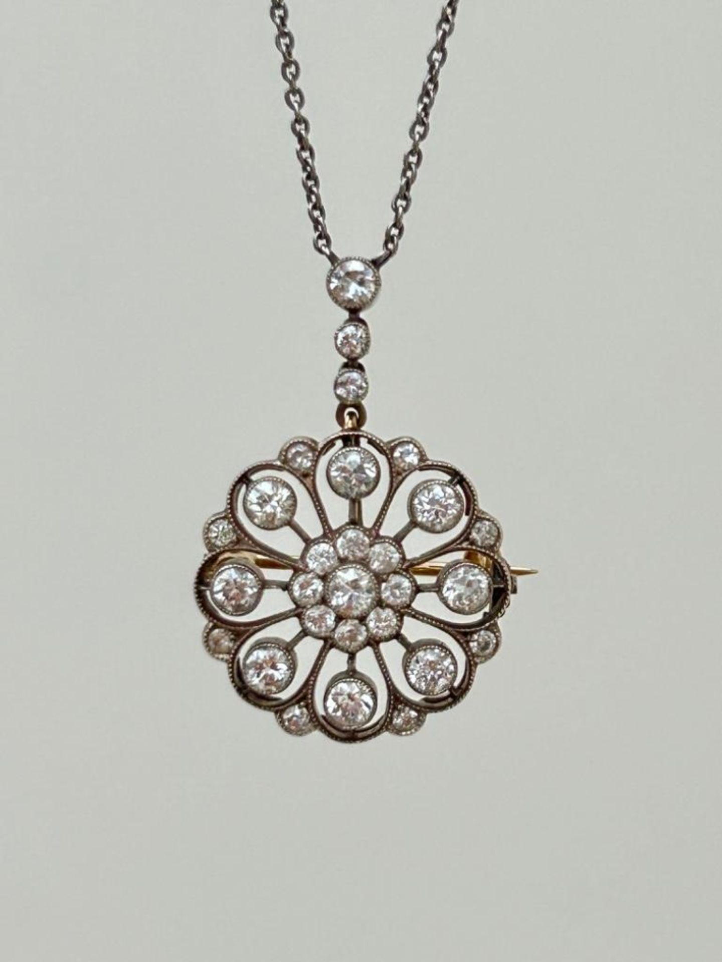 Outstanding 18ct White Gold and Platinum Diamond Flower Pendant on Chain in Blue Velvet Box - Image 2 of 7