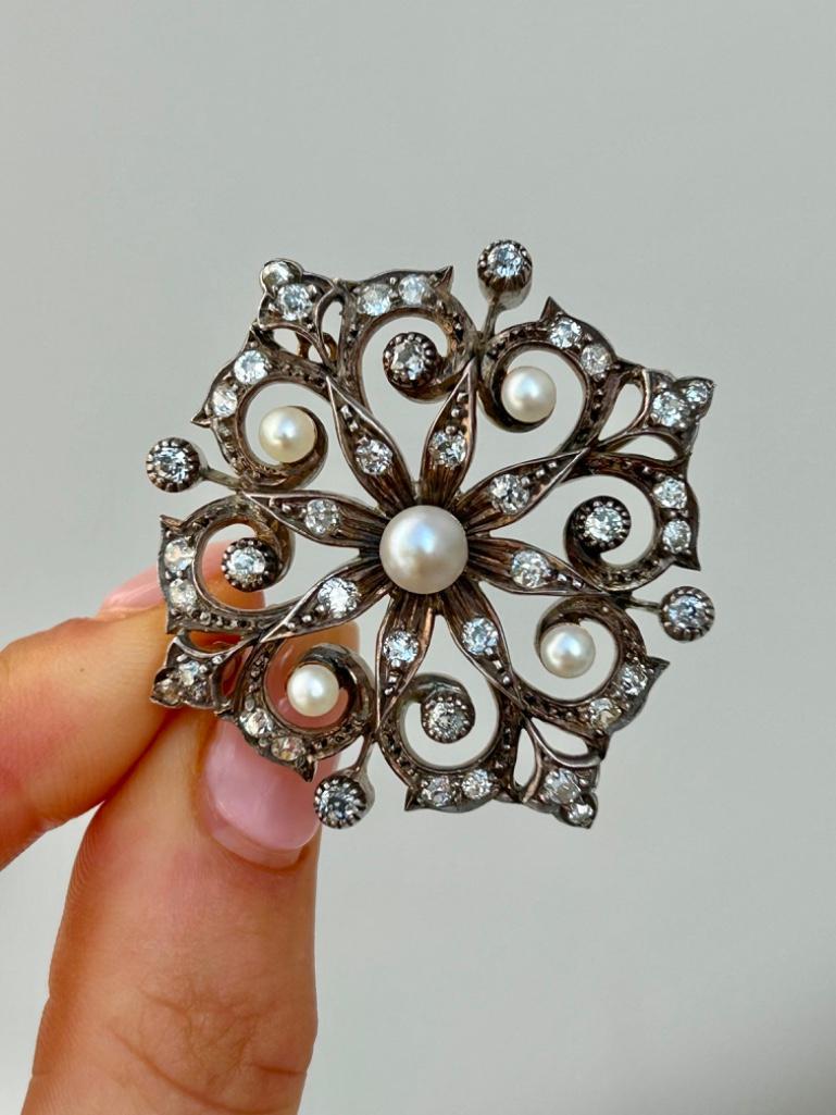 Antique Large Size Gold Pearl and Diamond Starburst / Flower Brooch / Pendant - Image 3 of 5