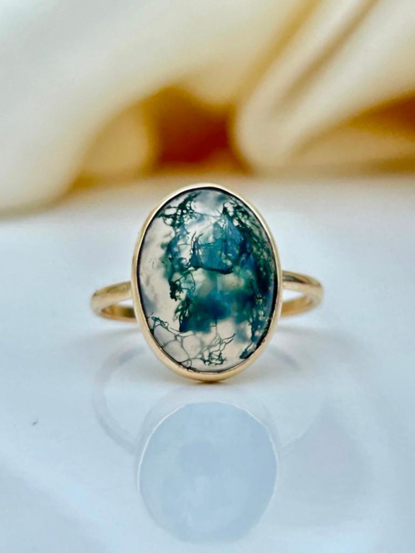 Wonderful 9ct Yellow Gold Moss Agate Ring