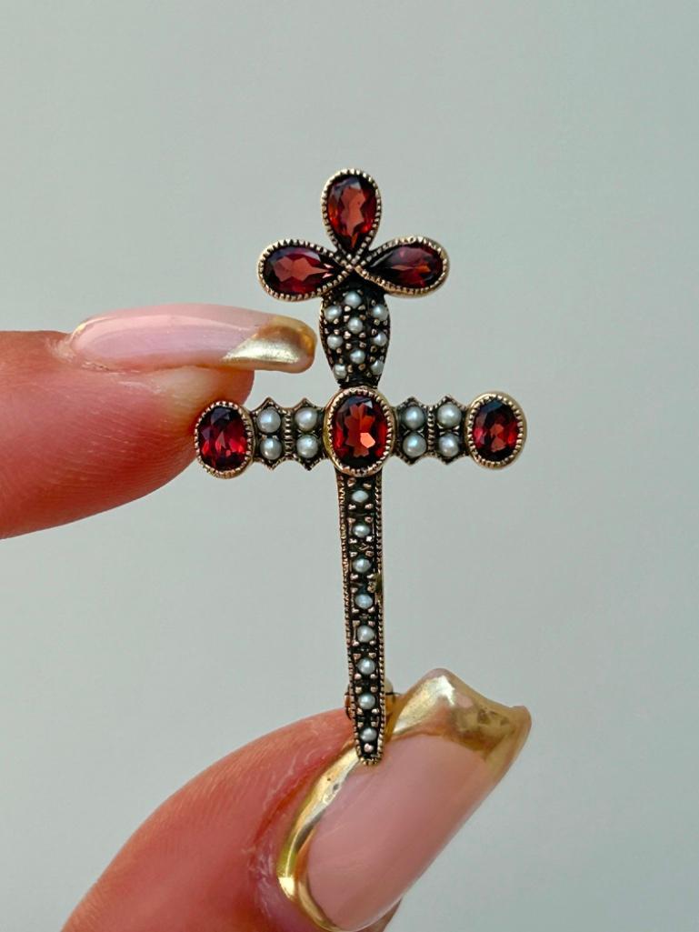 Antique Garnet and Pearl Cross Brooch in Gold - Image 4 of 6