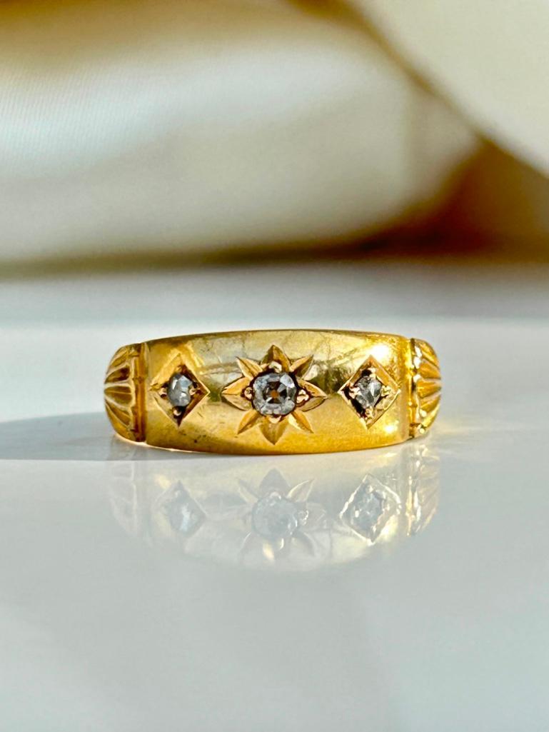 18ct Yellow Gold Diamond Star Ring