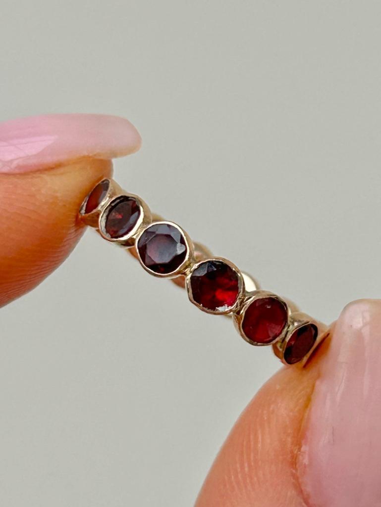 Antique Georgian Era Garnet Full Eternity Band Hoop Ring in Gold - Image 2 of 7