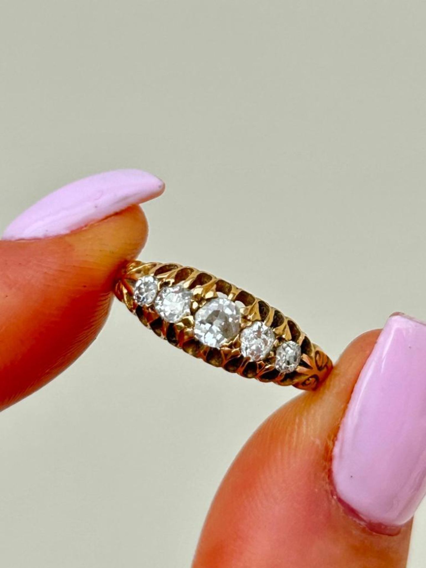 18ct Yellow Gold Diamond 5 Stone Ring - Image 5 of 7