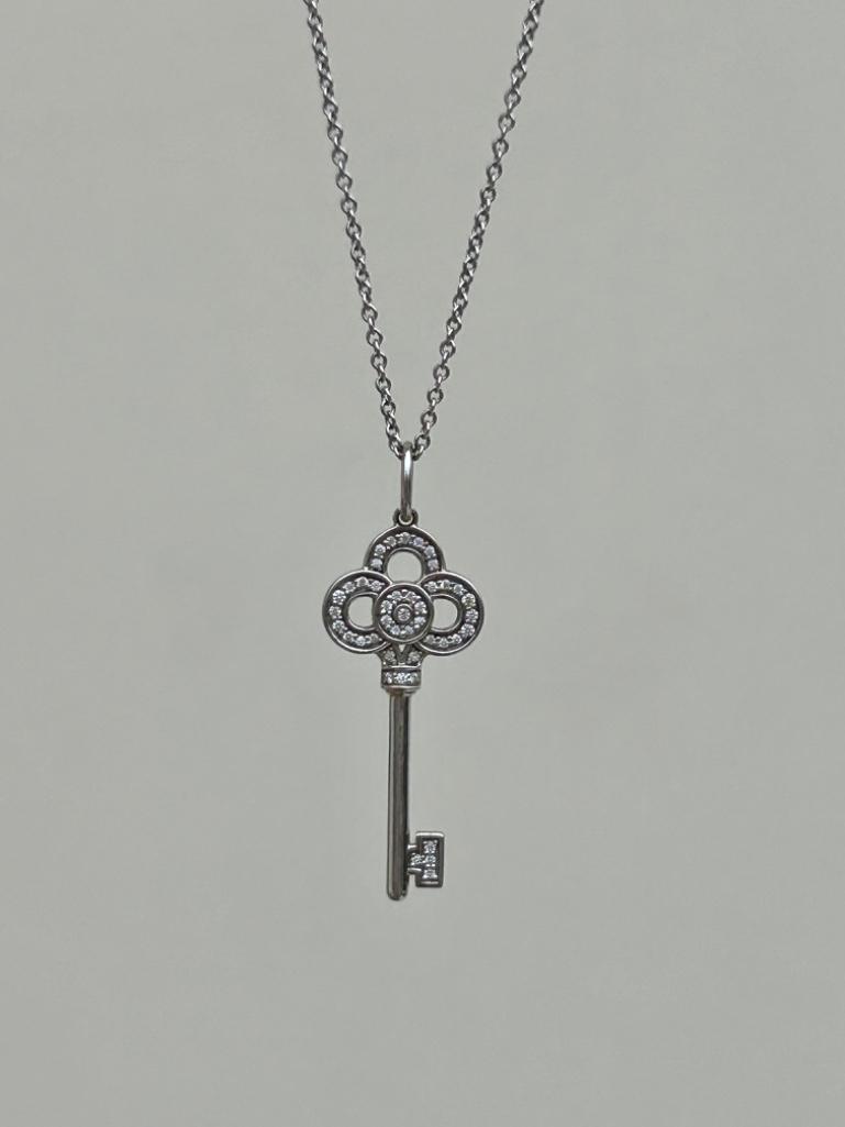 Amazing Tiffany 18ct White Gold Diamond Key Pendant on Tiffany Chain - Image 4 of 7