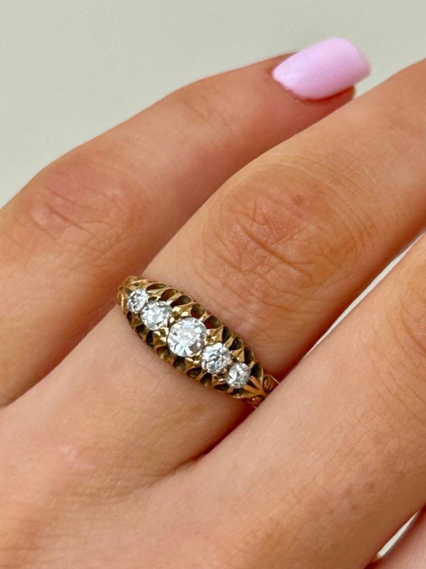 18ct Yellow Gold Diamond 5 Stone Ring - Image 2 of 7
