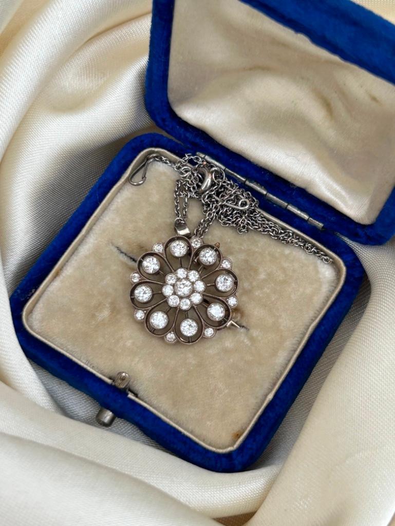 Outstanding 18ct White Gold and Platinum Diamond Flower Pendant on Chain in Blue Velvet Box - Image 5 of 7
