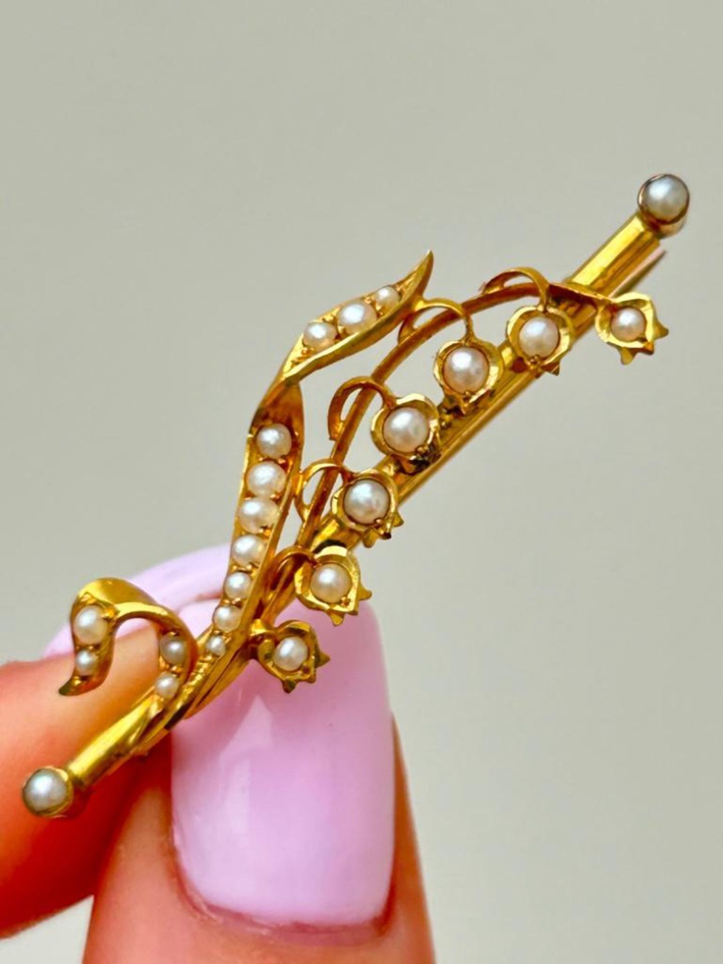 Amazing Antique 9ct Yellow Gold Pearl Lily of the Valley Brooch with Safety Chain - Image 2 of 5