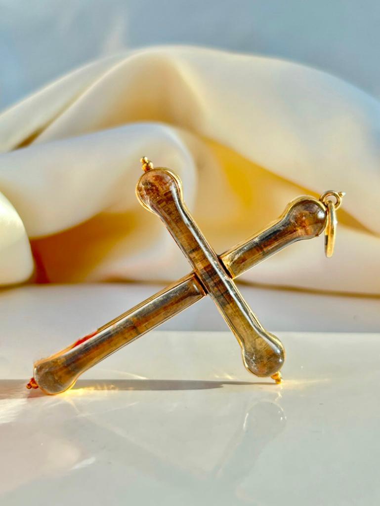 Outstanding Opening Crystal Cross Pendant