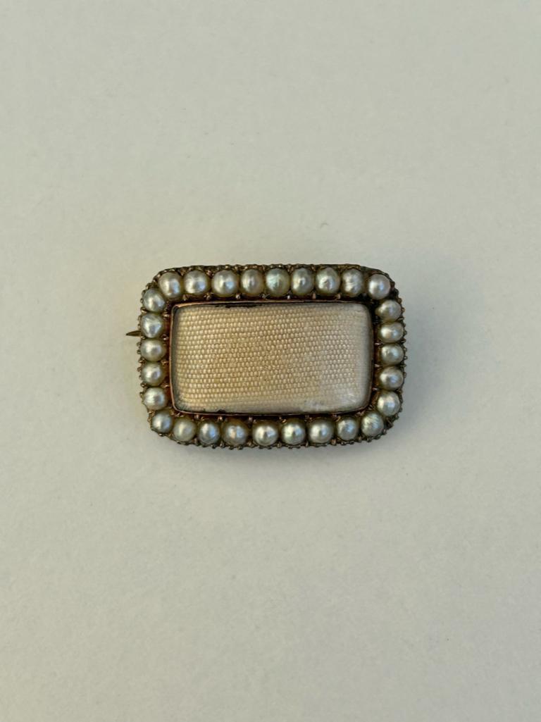 Georgian Pearl Halo Locket Front Gold Brooch - Image 4 of 5