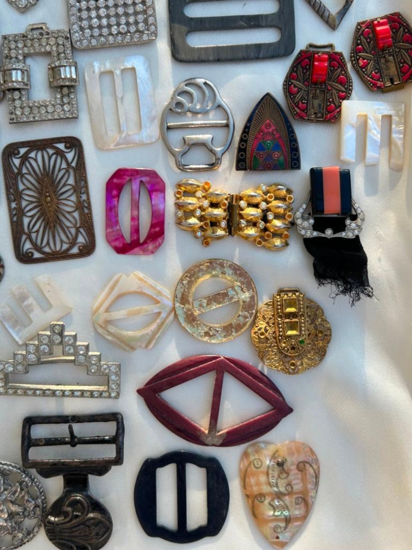 Antique & Vintage Large Mixed Jewellery Lot - Image 2 of 8