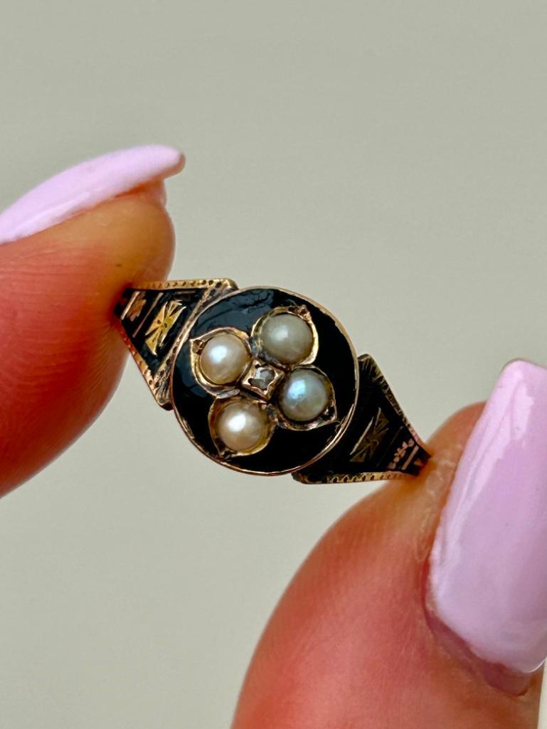 Antique 18ct Yellow Gold Black Enamel Mourning Ring with Pearl Diamond Flower Locket Back - Image 6 of 9