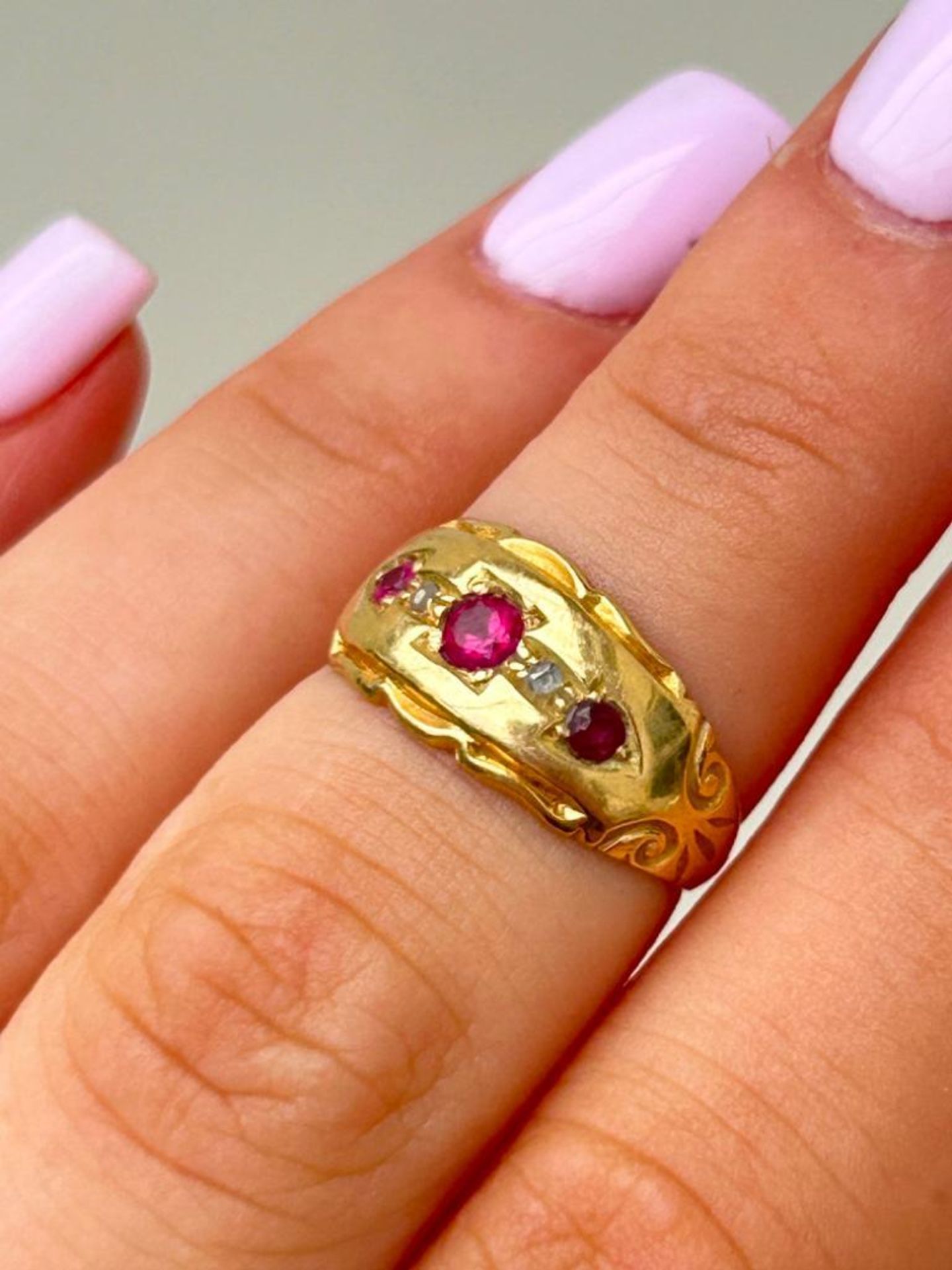 Amazing 18ct Yellow Gold Ruby and Diamond Ring - Image 2 of 8