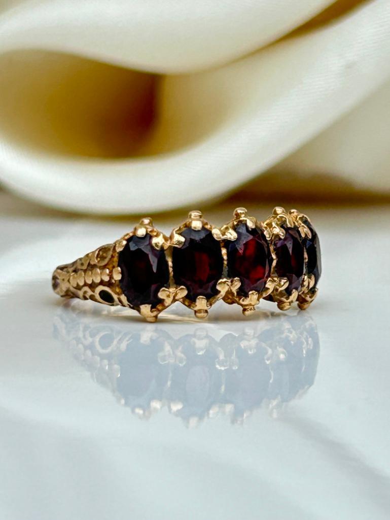 Chunky 9ct Gold Garnet 5 Stone Ring - Image 2 of 10