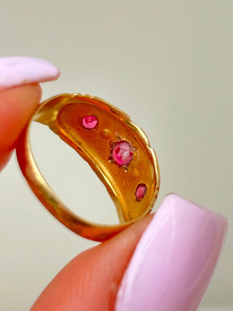 Amazing 18ct Yellow Gold Ruby and Diamond Ring - Image 7 of 8