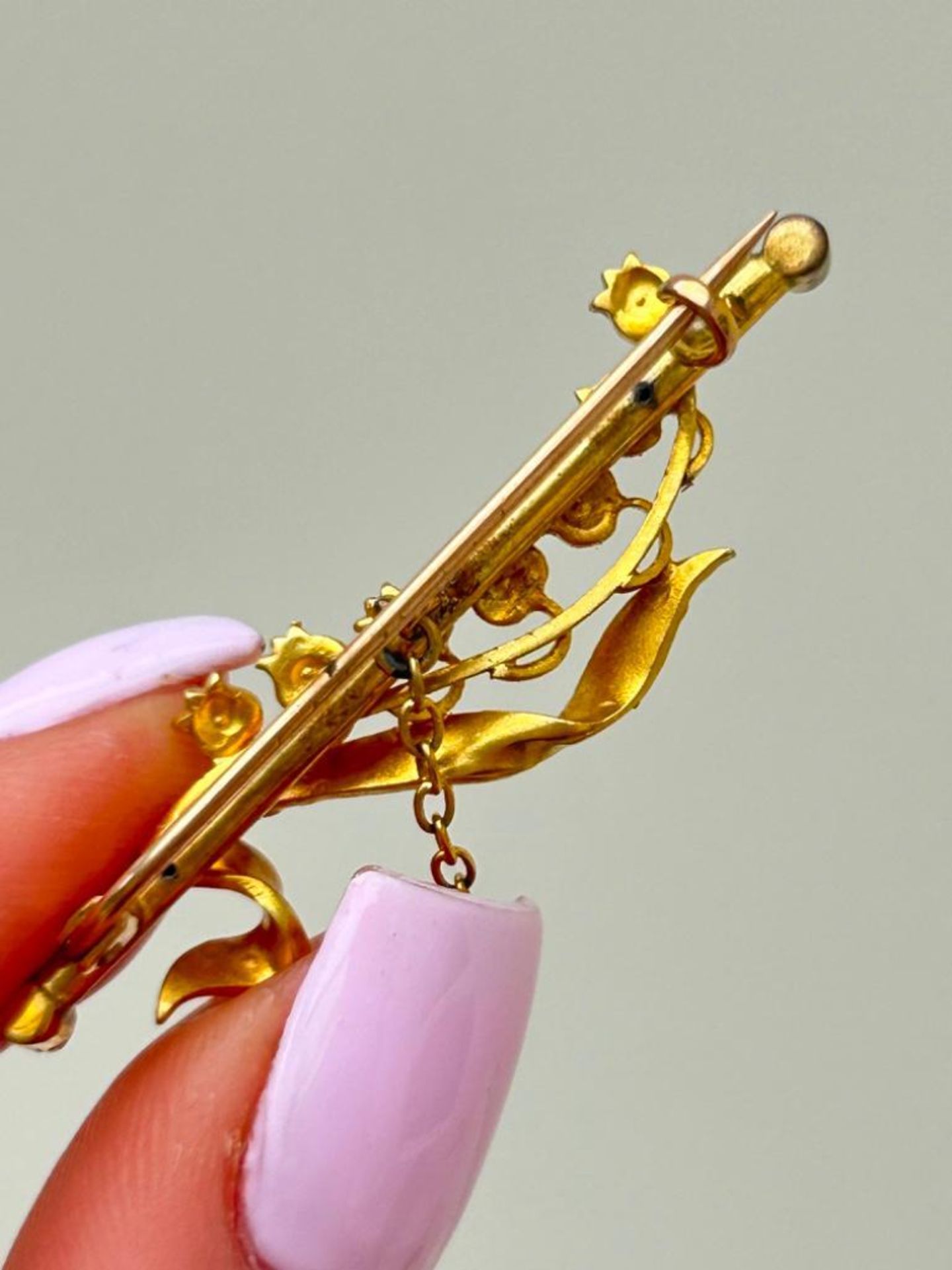 Amazing Antique 9ct Yellow Gold Pearl Lily of the Valley Brooch with Safety Chain - Image 5 of 5