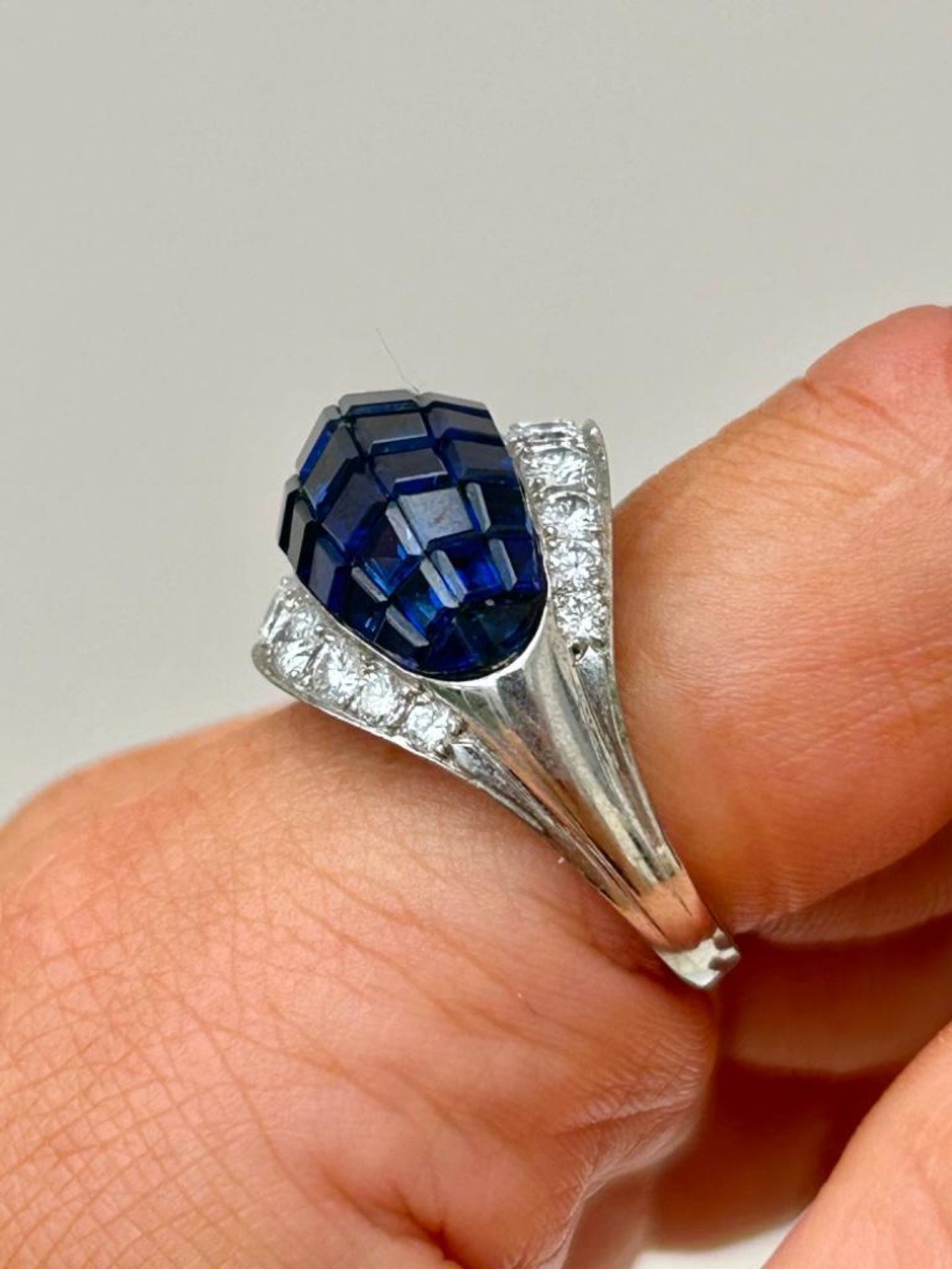 1940s Sapphire and Diamond “Schilling” Cocktail Ring in 18ct White Gold - Image 4 of 9