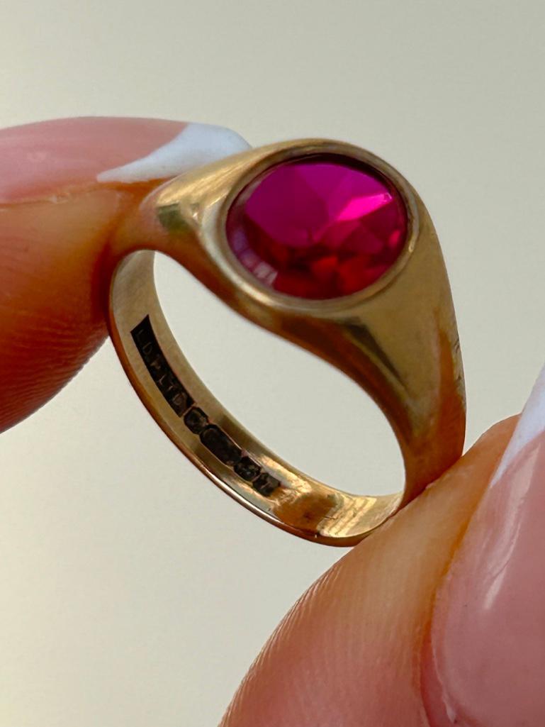 Chunky 9ct Yellow Gold Pink Stone Signet Ring - Image 7 of 7