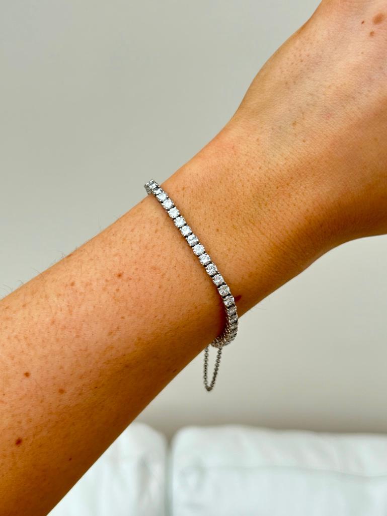 Diamond Line Bracelet in 18ct White Gold - Image 6 of 8