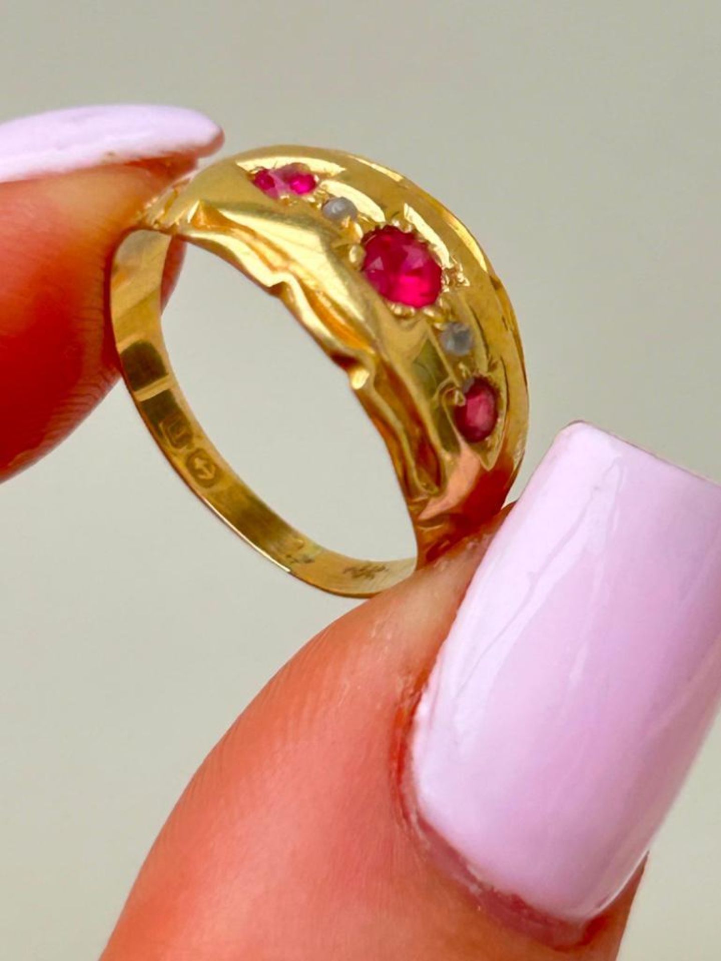 Amazing 18ct Yellow Gold Ruby and Diamond Ring - Image 5 of 8