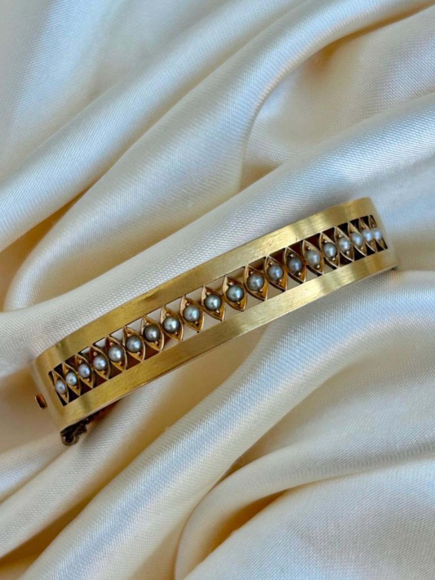 Antique 15ct Gold Pearl Wide Bangle Bracelet - Image 3 of 6