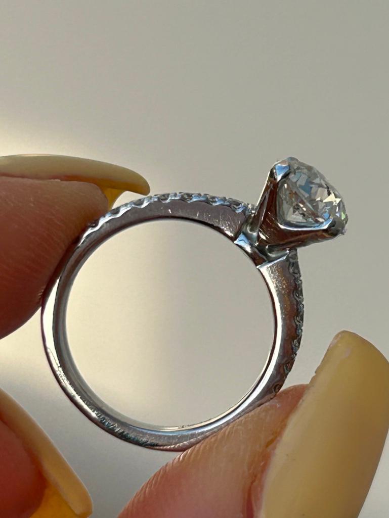 Outstanding Platinum 1.63 Carat Centre Stone Diamond Solitaire Engagement Style Ring - Image 7 of 11