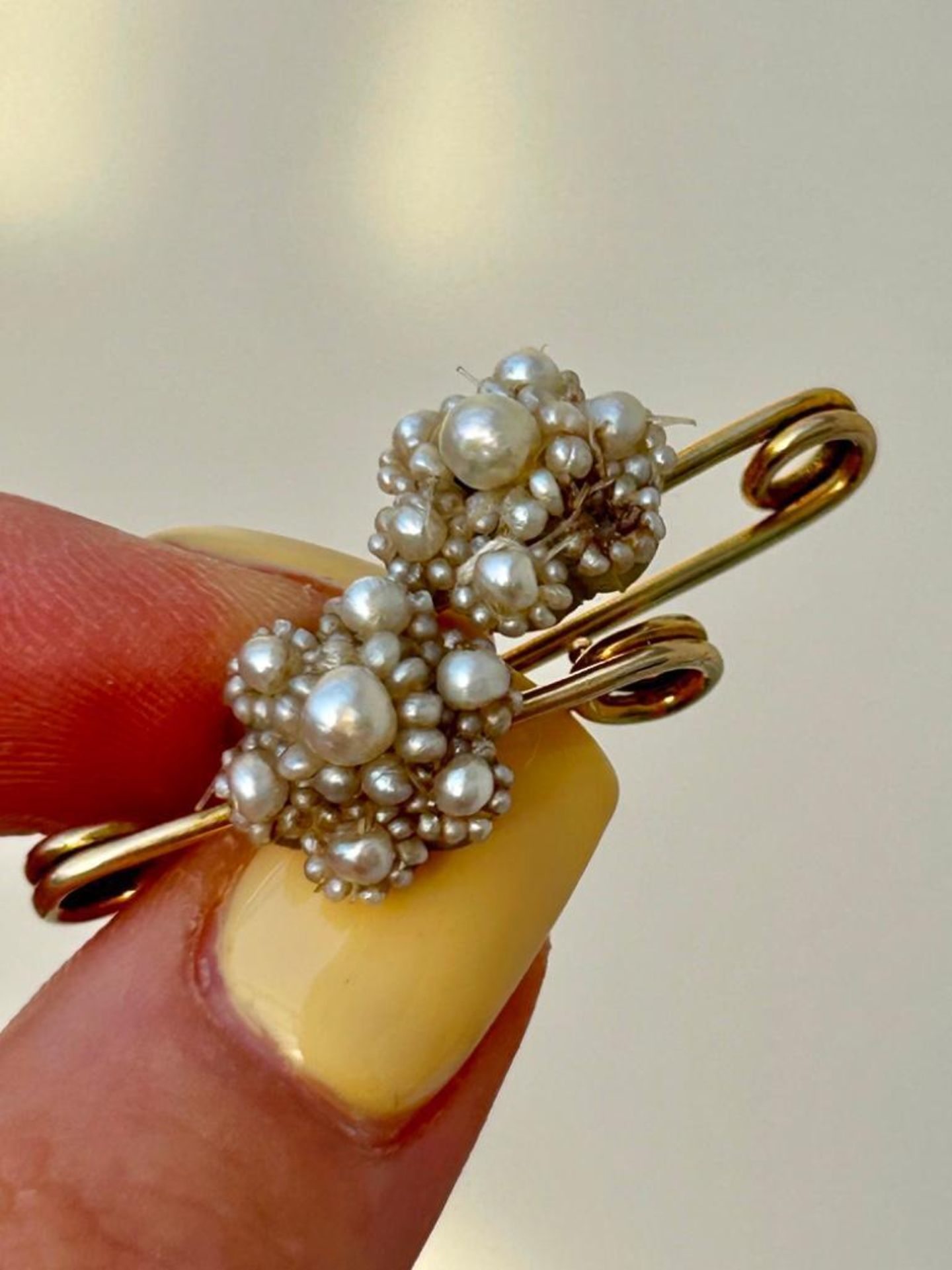 Set of Two Antique Pearl and Gold Safety Pin Brooches - Image 5 of 7
