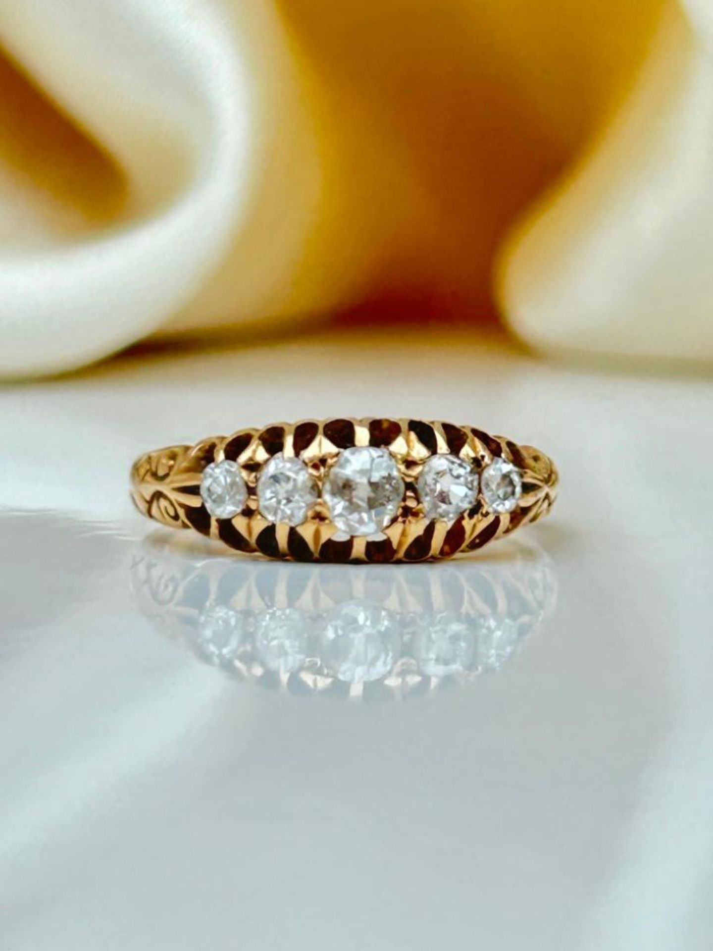 18ct Yellow Gold Diamond 5 Stone Ring