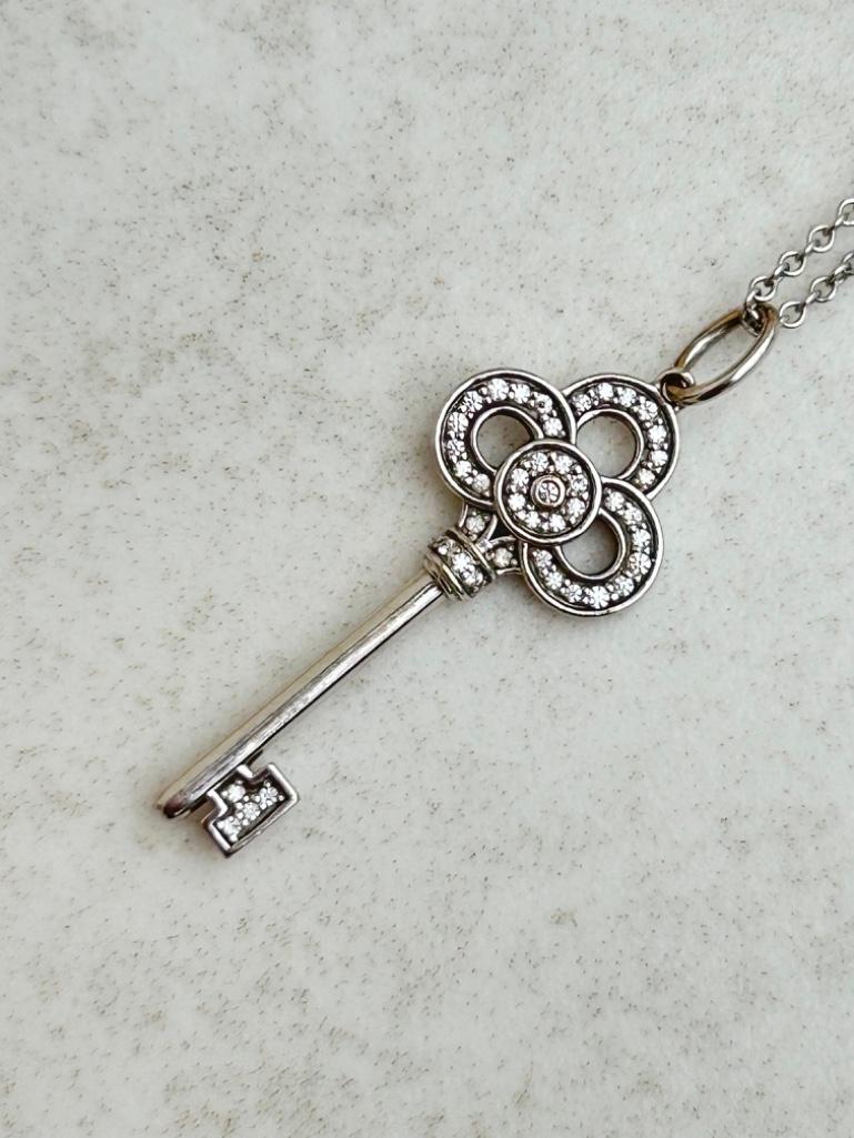 Amazing Tiffany 18ct White Gold Diamond Key Pendant on Tiffany Chain - Image 2 of 7