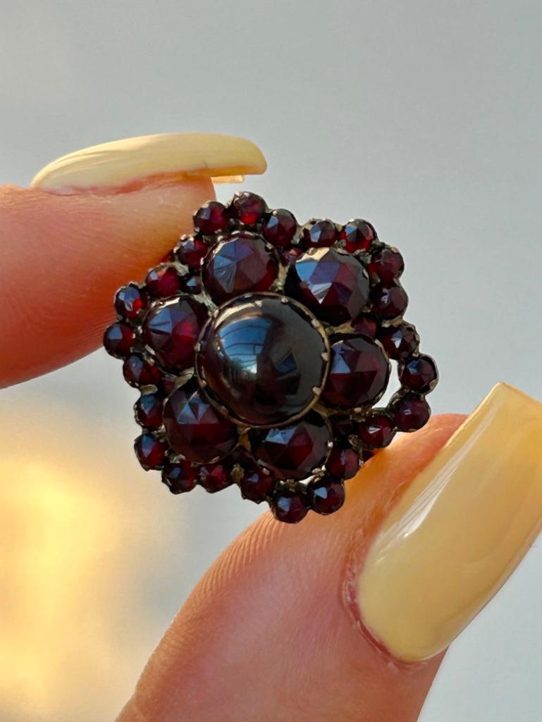 Chunky 9ct Yellow Gold Cabochon Garnet Ring