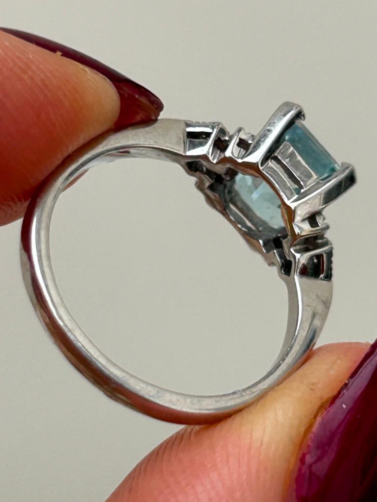 18ct White Gold Aquamarine and Diamond Dress Ring - Image 6 of 6