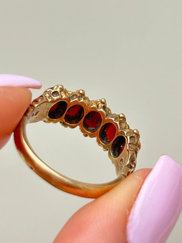 Chunky 9ct Gold Garnet 5 Stone Ring - Image 8 of 10
