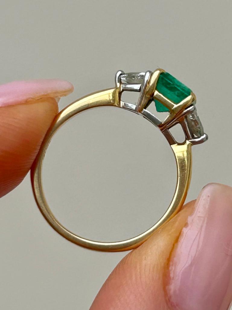 Vintage 18ct Yellow Gold Emerald and Diamond Ring - Image 5 of 8