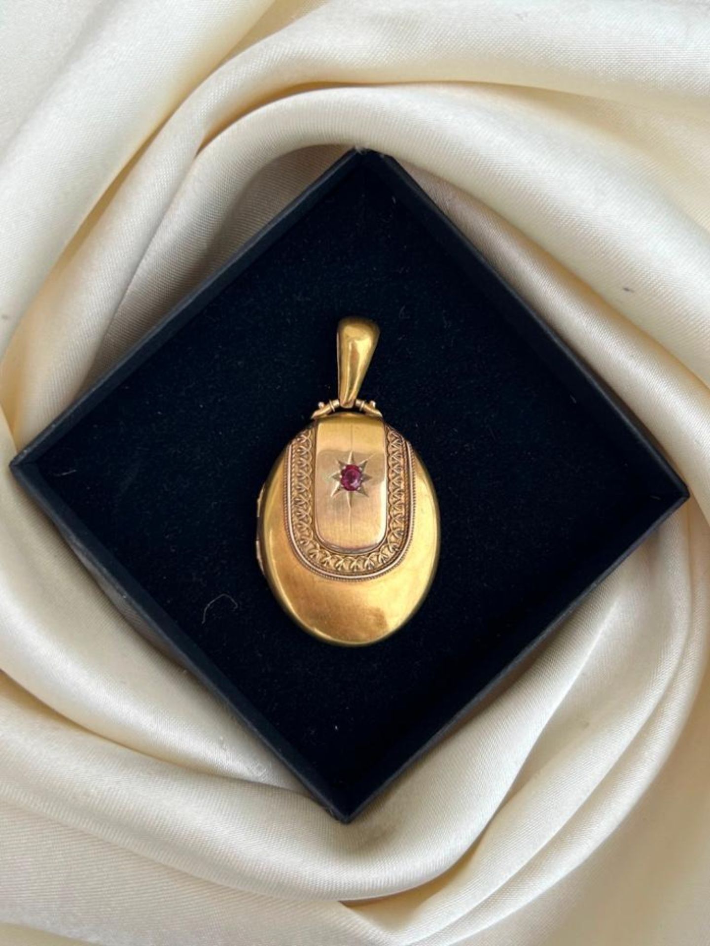 Large Antique 18ct Yellow Gold Ruby Locket Pendant - Image 3 of 4