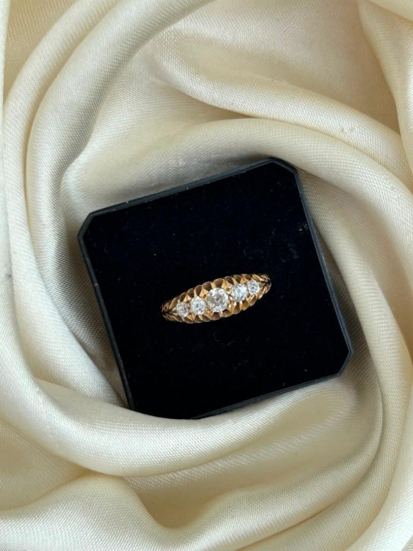18ct Yellow Gold Diamond 5 Stone Ring - Image 4 of 7