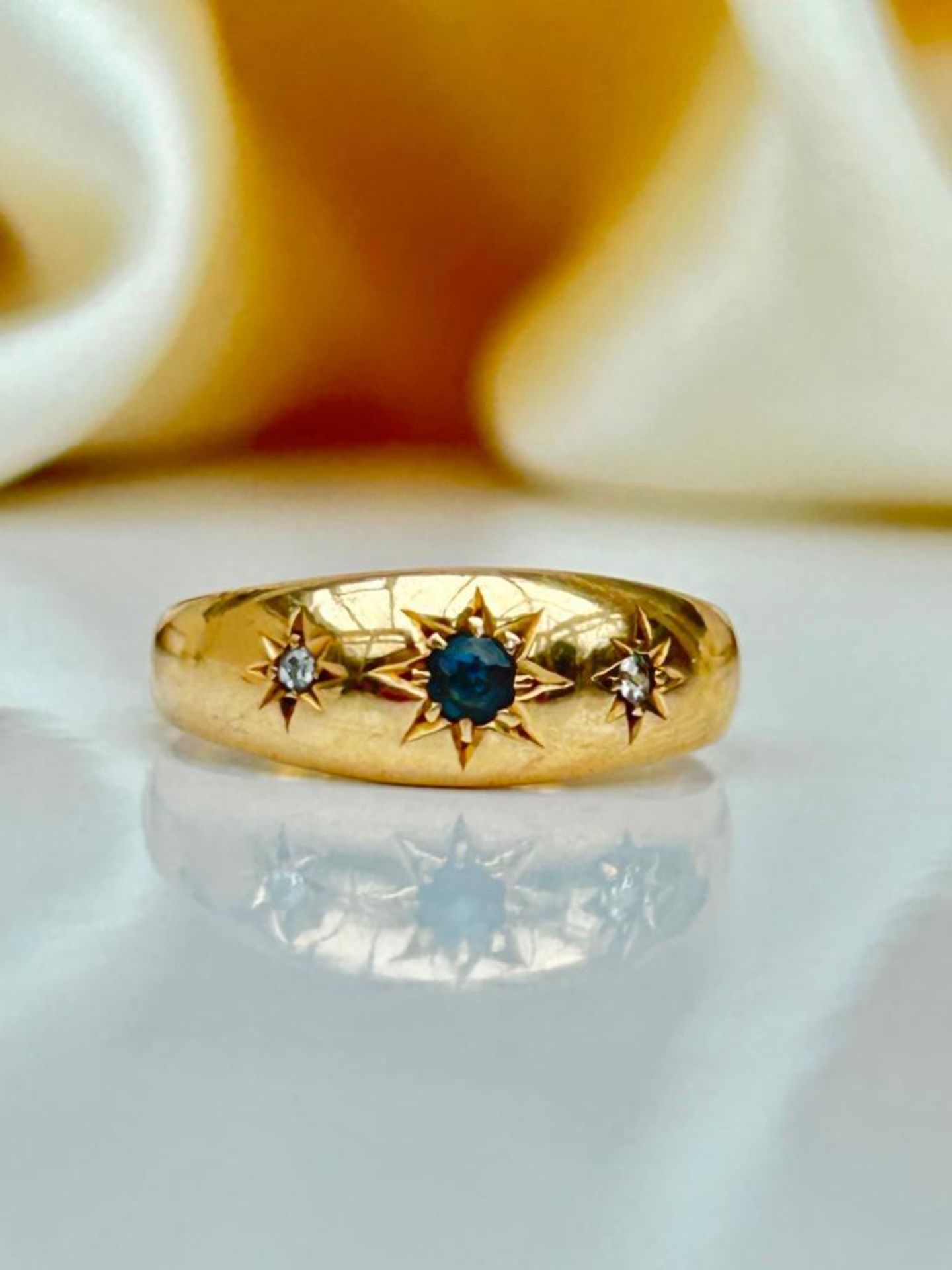 18ct Yellow Gold Sapphire and Diamond Starburst 3 Stone Ring